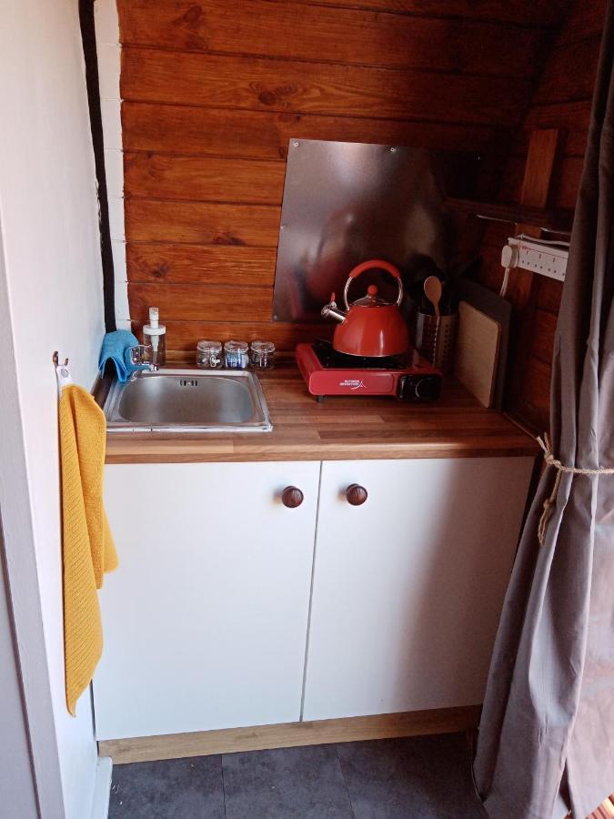 Wee Hoose Glamping 3 호텔 Kinbrace 외부 사진